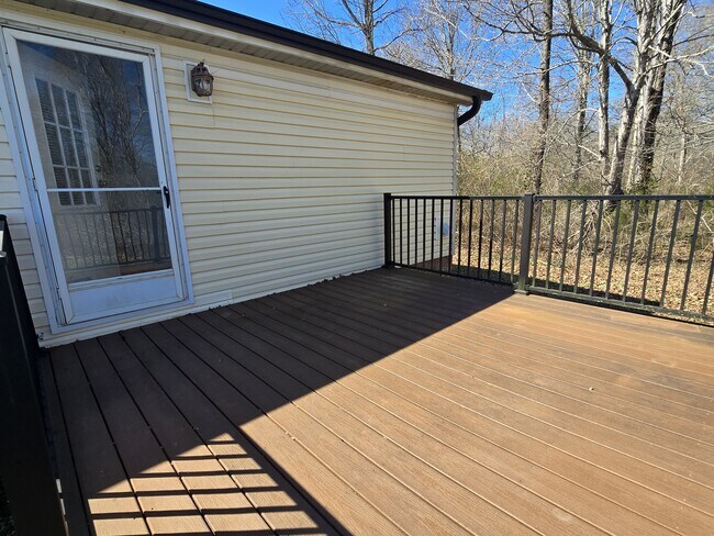 Building Photo - 165 Cattle Ln