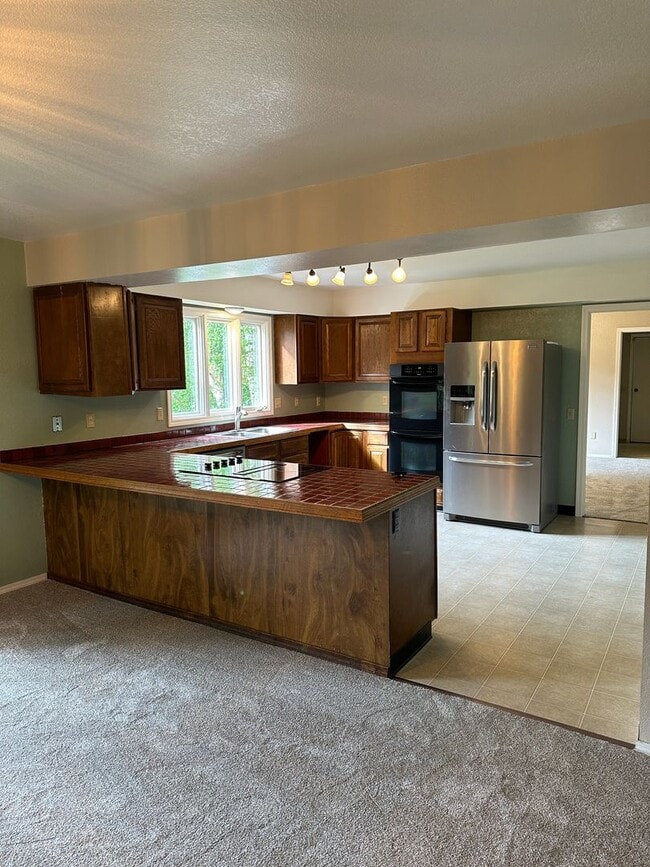 Building Photo - Kempton Hills 3 Bedroom/2.75 Bath Home with Sauna!