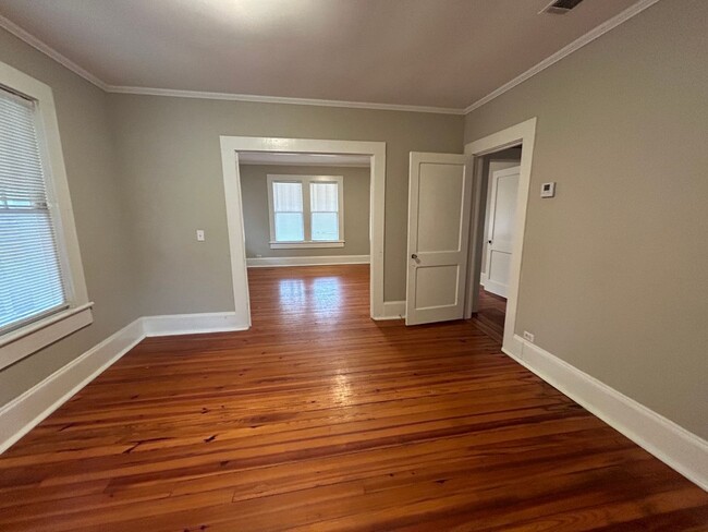 Building Photo - SPRING MOVE-IN SPECIAL: $500 OFF 1ST MONTH...