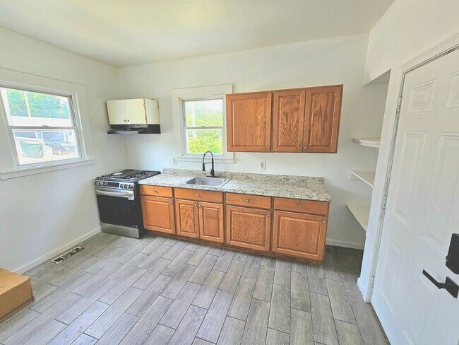 Building Photo - Spacious Multi-Family Apartments for Rent ...
