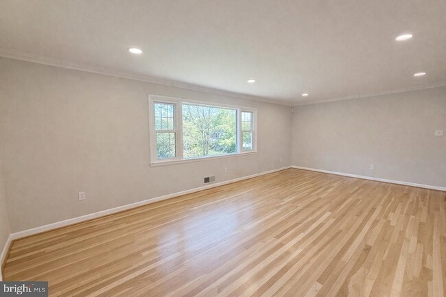 Building Photo - 6223 Loch Raven Dr