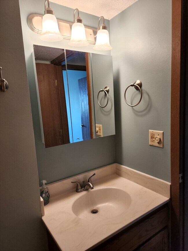 Bathroom - 6500 Woodlake Dr
