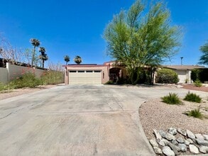 Building Photo - AVAILABLE NOW! 3 Bedroom 2 Bathroom POOL H...