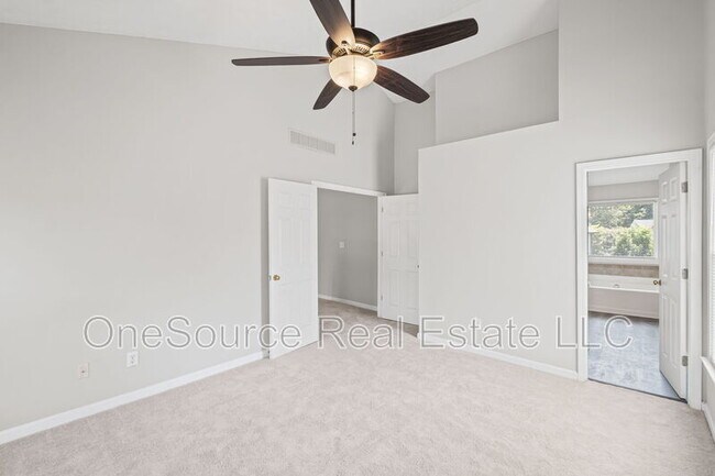 Building Photo - 10905 Pinewalk Forest Cir