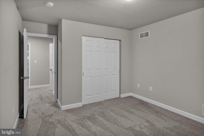 Building Photo - 523 Elm St