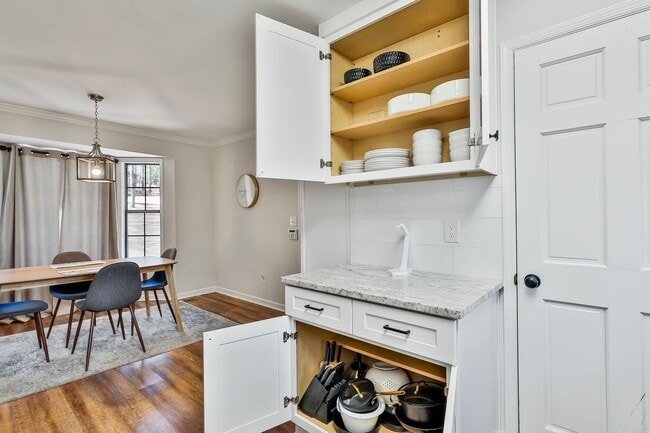 Building Photo - Fully Furnished 3BR Home in Fayetteville. Flexible Lease Options!