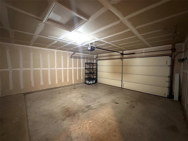 Building Photo - 1000 Drake Cove