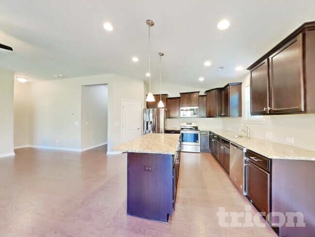 Building Photo - 64 Crew Clb Ct