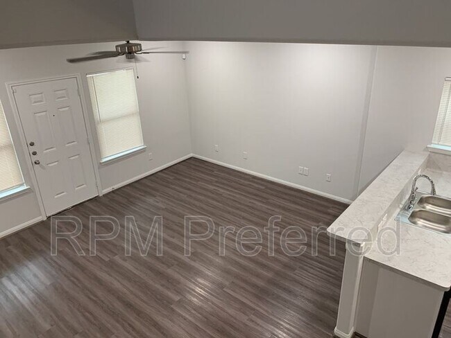 Building Photo - 7522 E Maxroy St
