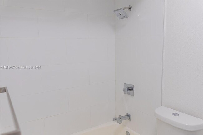 Building Photo - 2140 NE 56th St