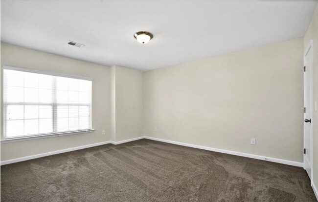 Building Photo - Spacious 3/2.5 Home in Simpsonville!