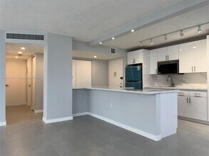 Building Photo - 1300 NE Miami Gardens Dr