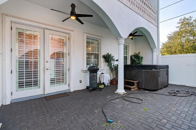 Building Photo - 5601 Bayshore Blvd