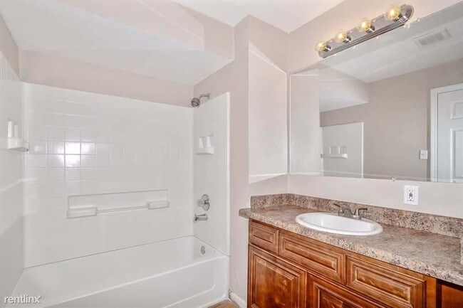 Building Photo - 3 br, 2 bath House - 5610 West Roma Avenue