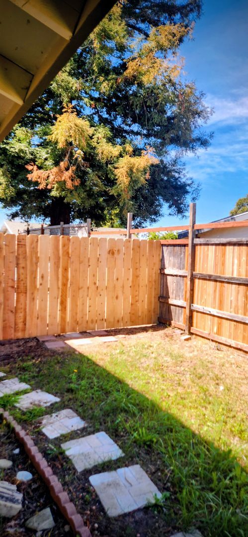 Building Photo - 224