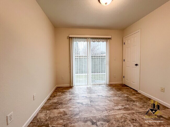 Building Photo - 224 Loon Lake St