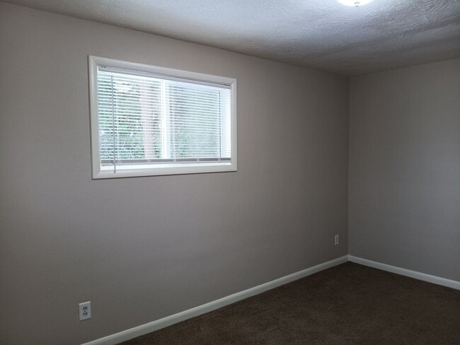 Building Photo - This Charming location Is Ready For You!