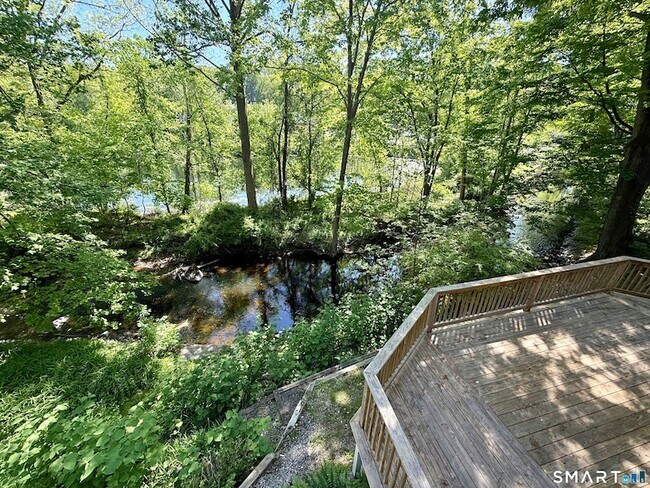 Building Photo - 154 Silvermine Ave