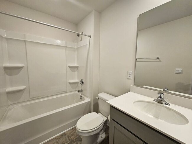 Building Photo - 122 Shumard Ct