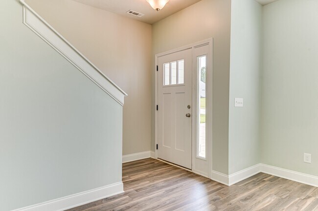Building Photo - 140 Pebble Ln