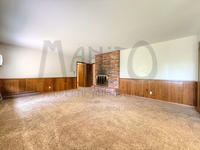 Building Photo - South Hill Red Brick Rancher