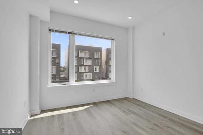 Building Photo - 2046 E Lehigh Ave