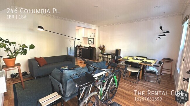 Building Photo - 246 Columbia Pl