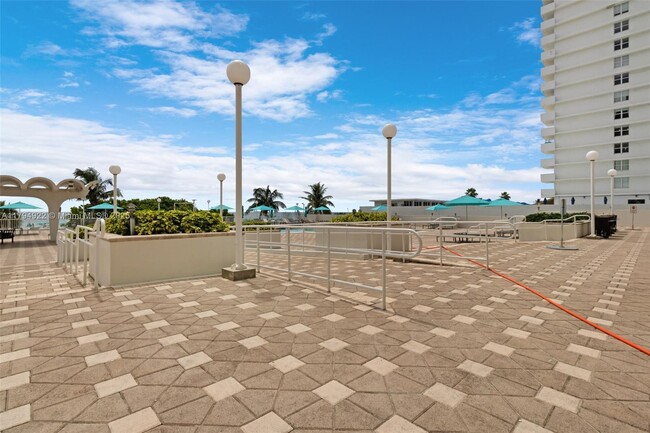 Building Photo - 5701 Collins Ave