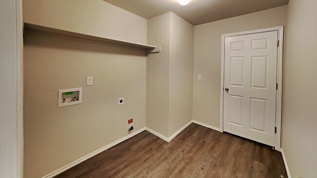 Building Photo - Very Nice and Spacious 4 Bedroom 2 Bath Home With Office/Flex Space in Yukon Schools