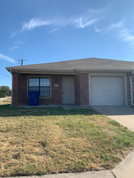 Building Photo - 2916 Ashley Dr