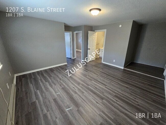 Building Photo - 1207 S Blaine St
