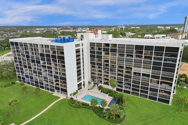 Building Photo - 356 Golfview Rd