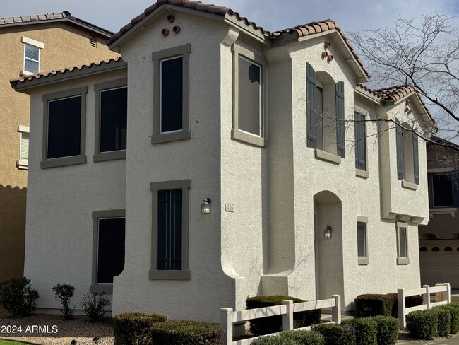 Building Photo - 446 N Alder Ct