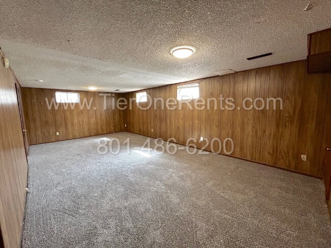 Building Photo - NO DEPOSIT option available for qualified ...