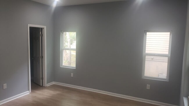 Building Photo - Charming 3br 3ba Townhome in Chapel Hill! ...