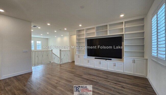 Building Photo - Upgraded 4 Bed + Loft | Solar | EV Charger | Outdoor Living | Folsom