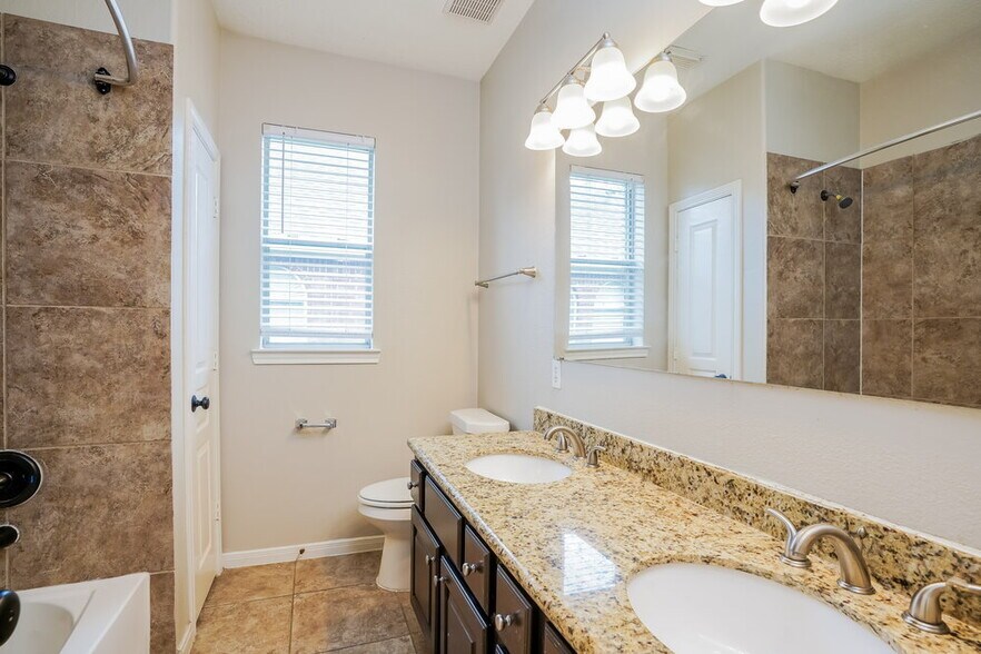 Building Photo - 2130 Pelican Landing Ct