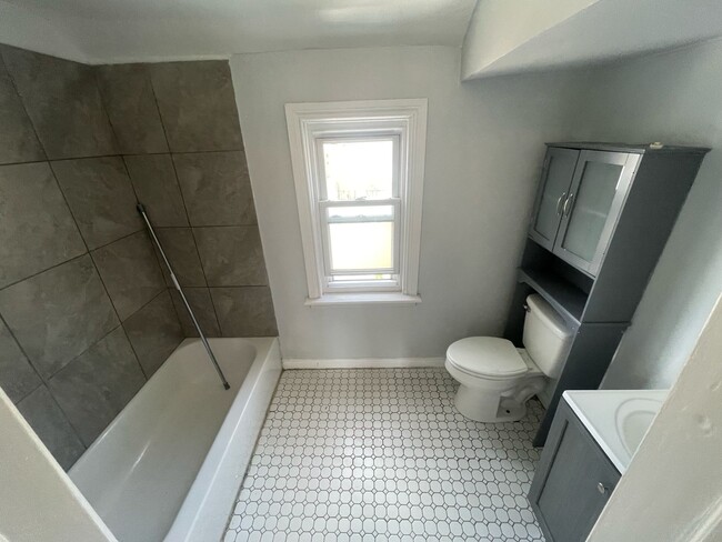 Building Photo - 15285 Hazelridge St