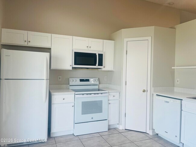 Building Photo - 2824 Maderia Cir