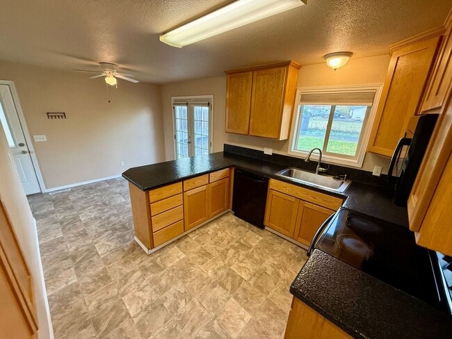 Building Photo - **For Rent: Spacious 4-Bedroom Home with 2...