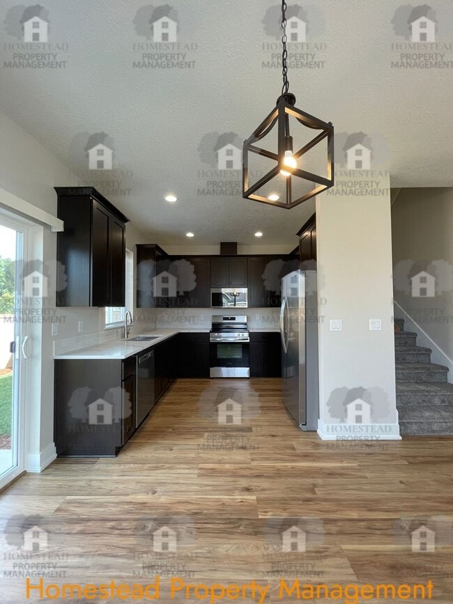 Building Photo - 186-188 SE Lacreole Dr