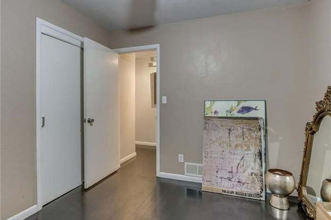 Building Photo - 3 Bed 1.5 Bath 2 Car Garage -Casady Hills ...