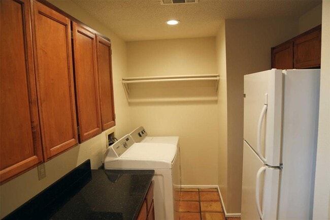 Building Photo - 4 Deerfield Dr