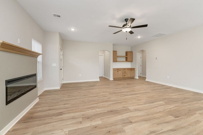 Building Photo - 2121 E Elk Rdg Ave