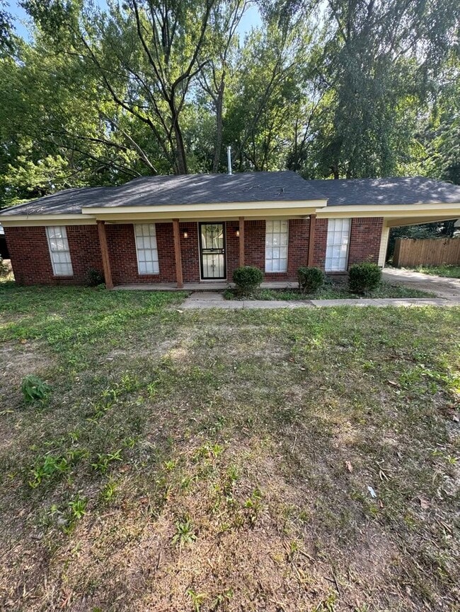 Building Photo - Single-Family Home - Whitehaven - 3bed/2bath