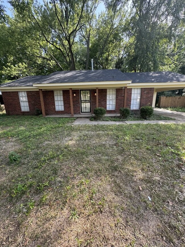 Primary Photo - Single-Family Home - Whitehaven - 3bed/2bath