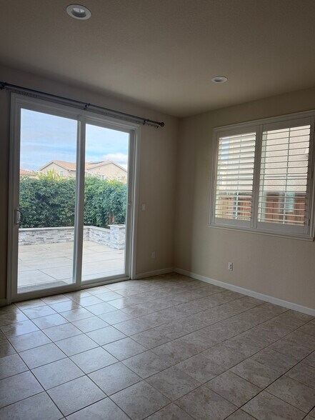 Dinning Room - 319 E Liverno Ave