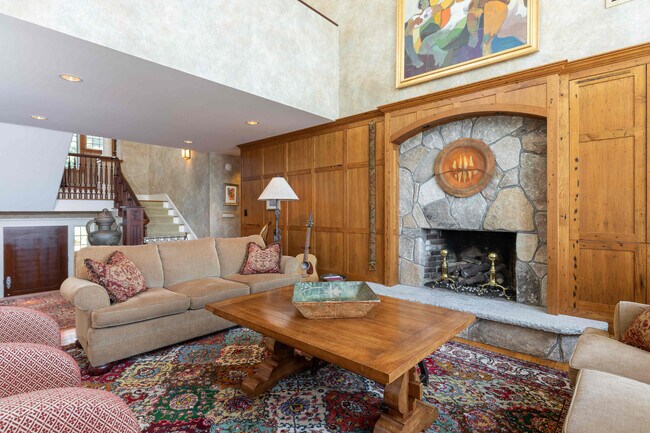 Building Photo - 32 Lock Ln