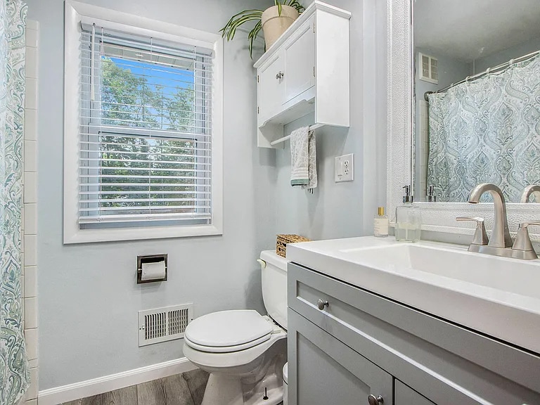 Building Photo - 2909 Crestview Ave