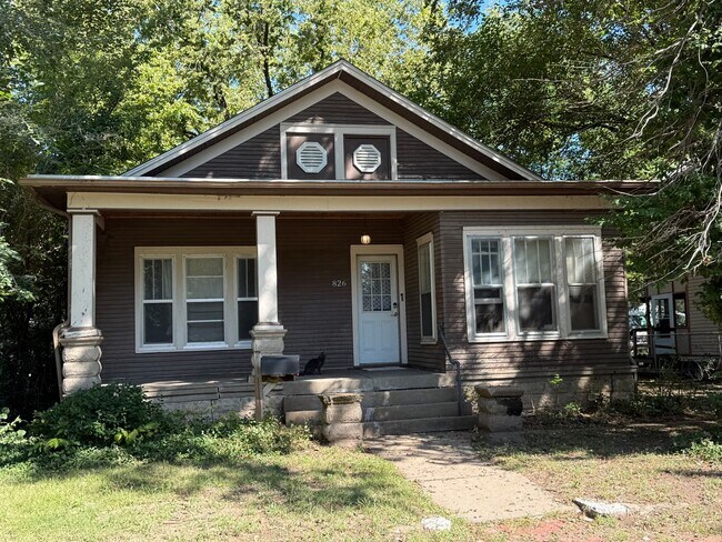 Primary Photo - 826 Colorado St